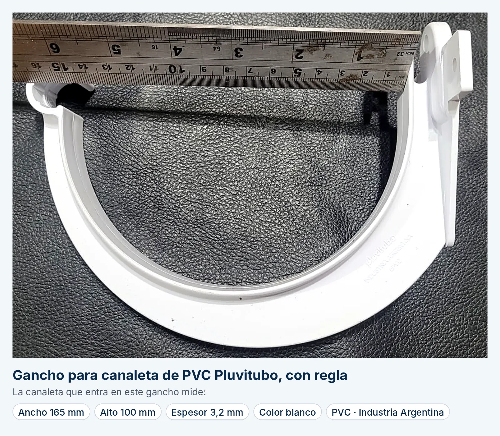 Gancho para canaleta de PVC Pluvitubo medido con regla: canaleta de 165 mm de ancho, 100 mm de alto y 3,2 mm de espesor